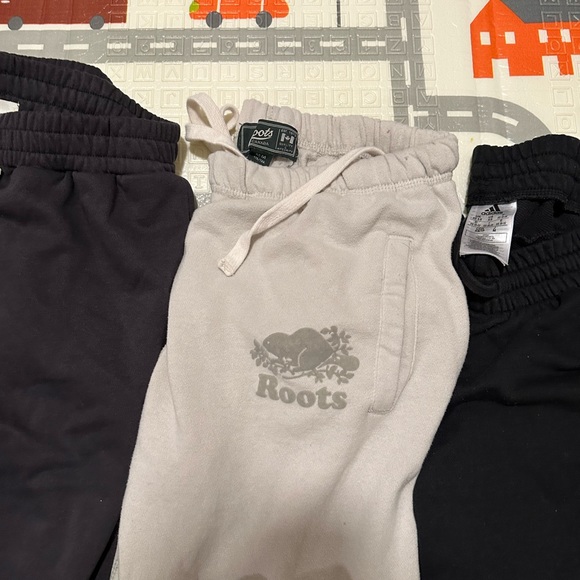 Collection/lot of name brand joggers (including Roots, adidas, Gap, and more) - Picture 5 of 7